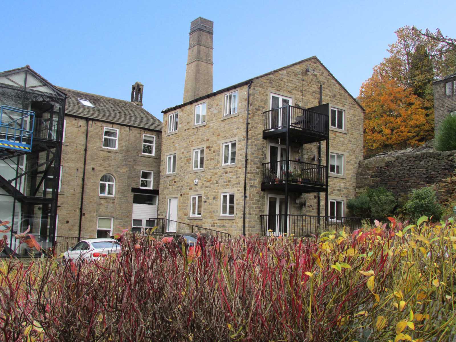 114 Underbank Old Road, Holmfirth, HD9 1AS