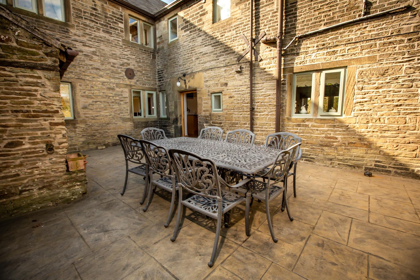 Far Broad Oak Farmhouse, Gunthwaite, S36 7GE