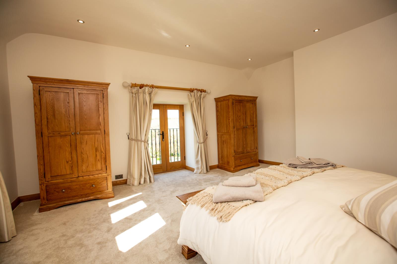 Far Broad Oak Farmhouse, Gunthwaite, S36 7GE