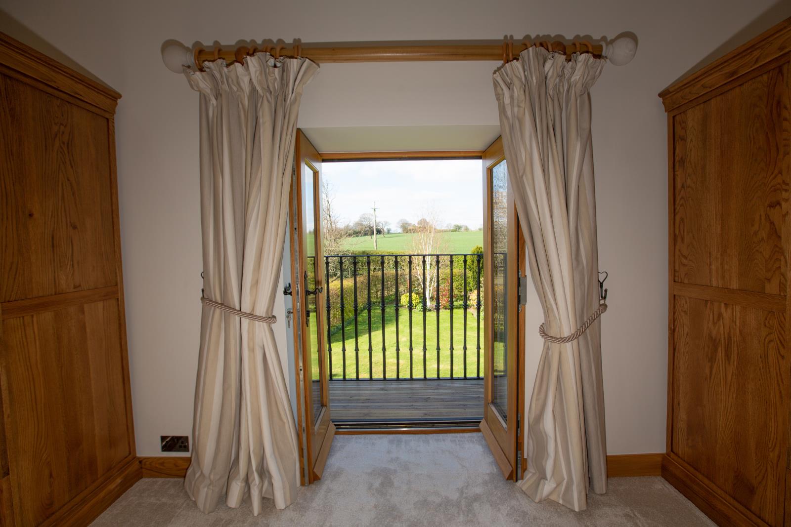 Far Broad Oak Farmhouse, Gunthwaite, S36 7GE