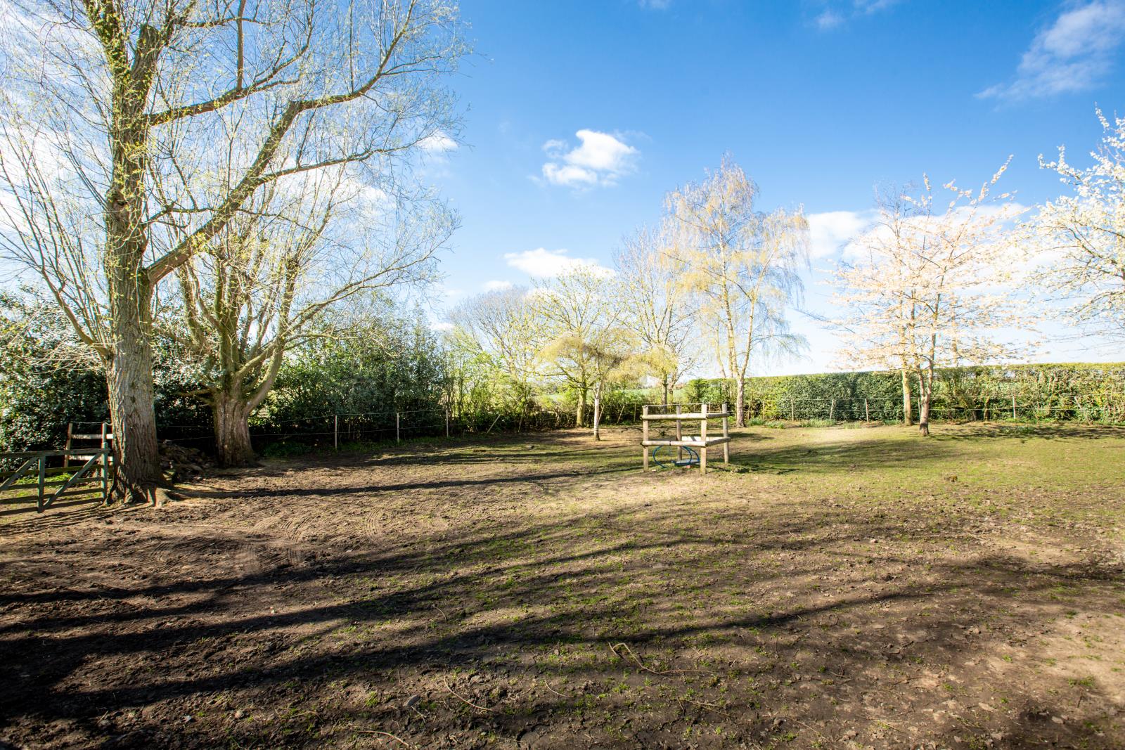 Far Broad Oak Farmhouse, Gunthwaite, S36 7GE