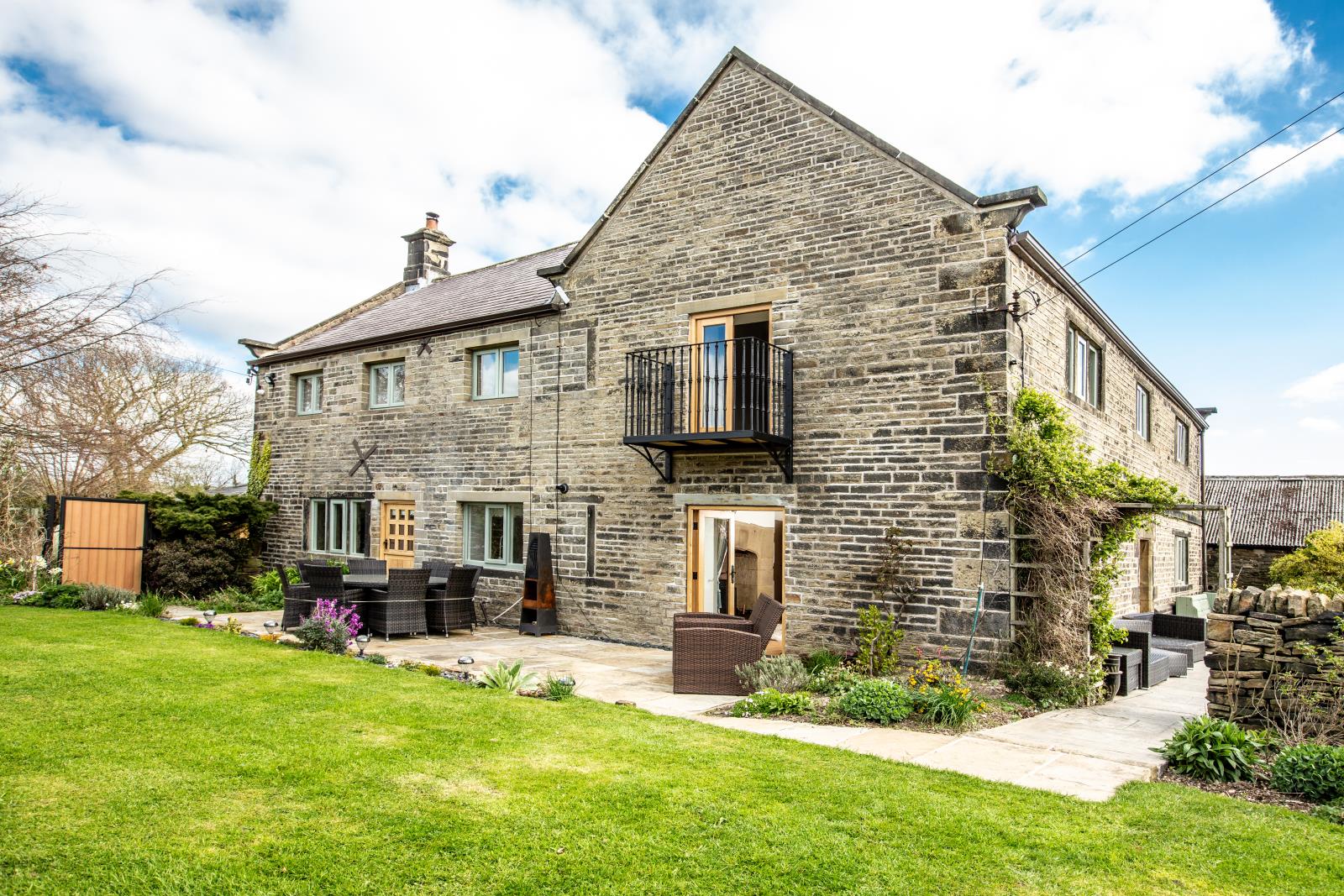 Far Broad Oak Farmhouse, Gunthwaite, S36 7GE