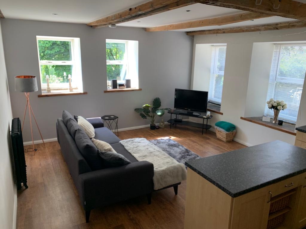 115 Dunford Road, Holmfirth HD9 2AR