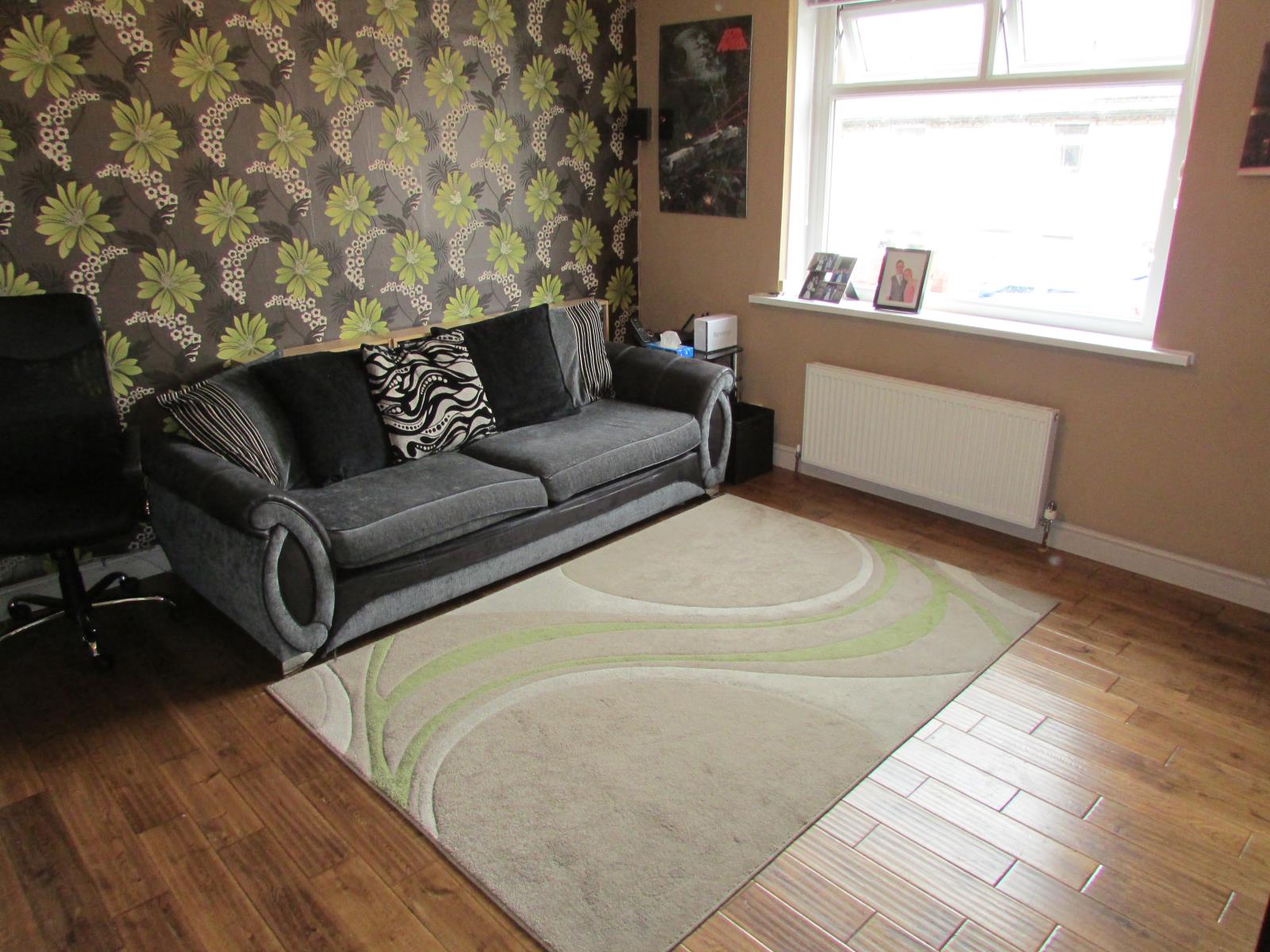 20 Elm Avenue, Thongsbridge, Holmfirth, HD9 7ST