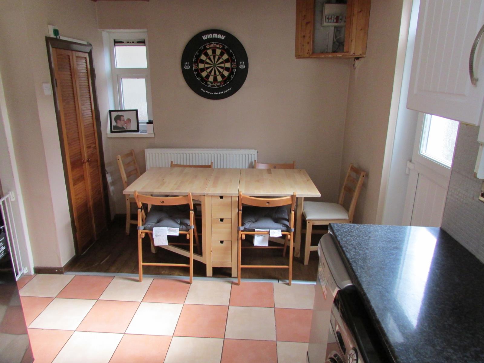 20 Elm Avenue, Thongsbridge, Holmfirth, HD9 7ST