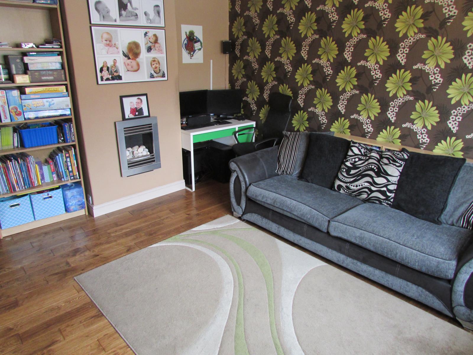 20 Elm Avenue, Thongsbridge, Holmfirth, HD9 7ST