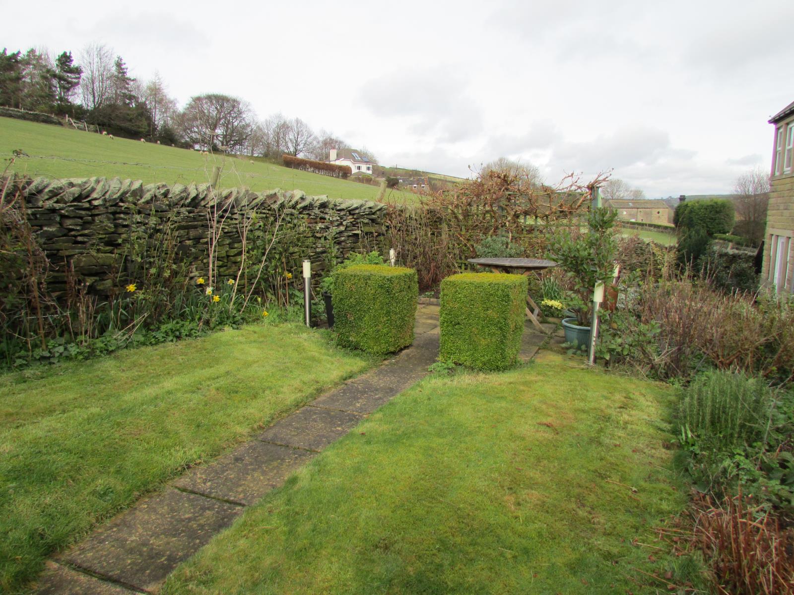 67 Broadfield Park, Holmfirth, West Yorkshire HD9 2JQ