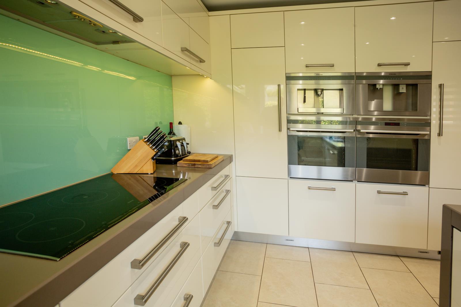 28 Allergill Park, Upperthong, Holmfirth, West Yorkshire HD9 3XH
