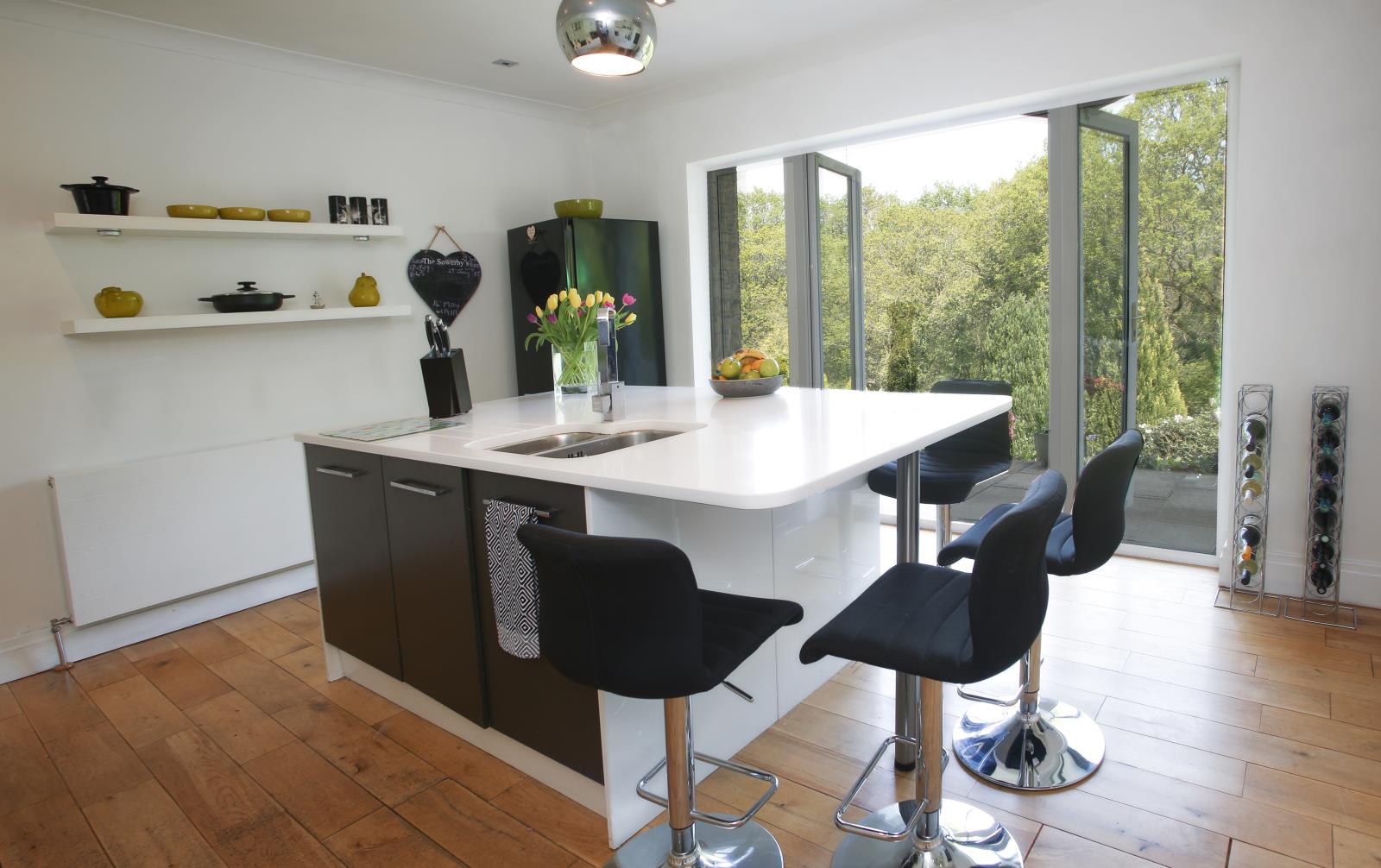 96 Far Banks Honley, Holmfirth, West Yorkshire HD9 6NW