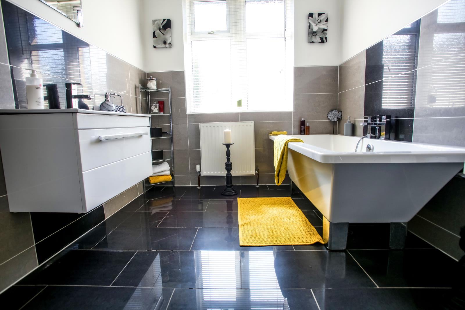 96 Far Banks Honley, Holmfirth, West Yorkshire HD9 6NW