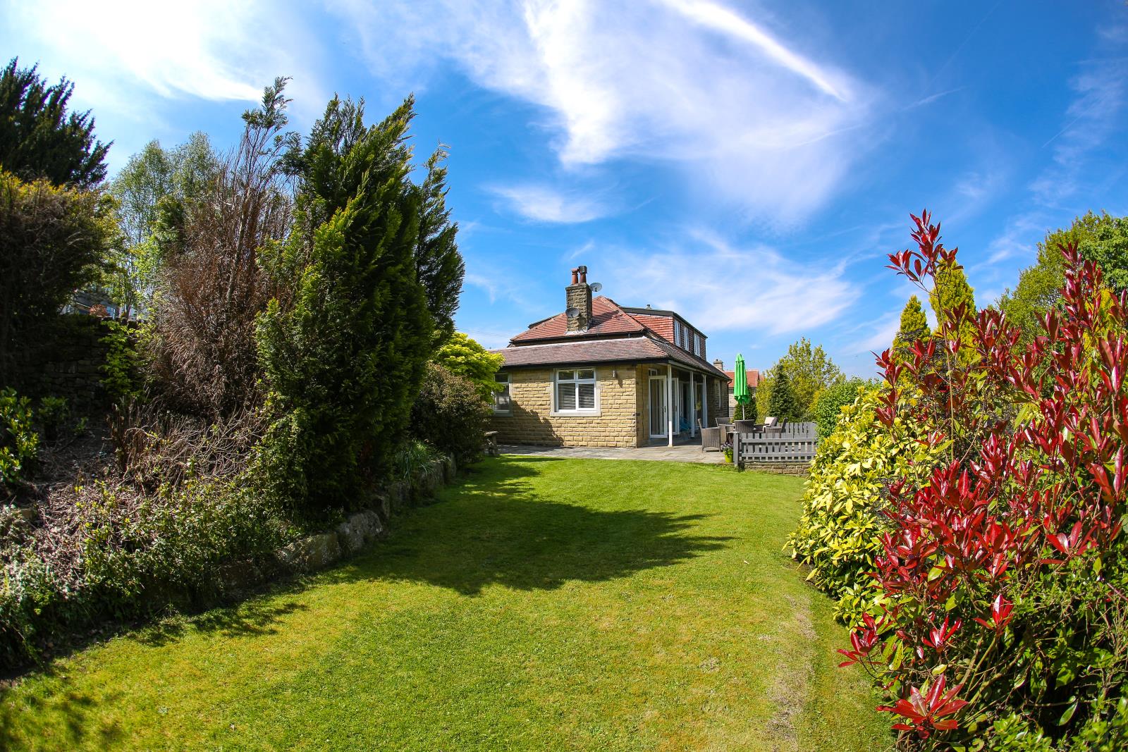96 Far Banks Honley, Holmfirth, West Yorkshire HD9 6NW