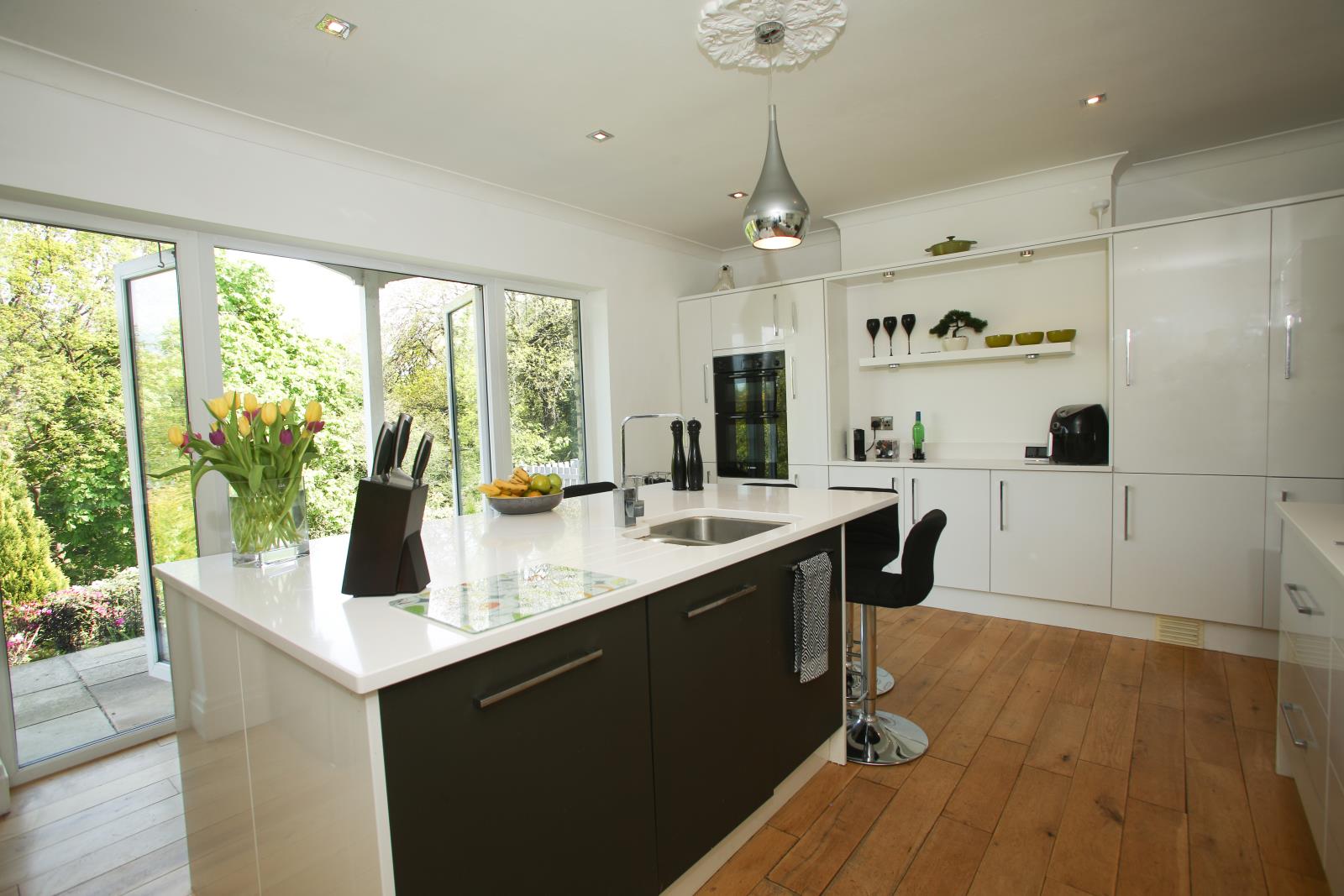 96 Far Banks Honley, Holmfirth, West Yorkshire HD9 6NW
