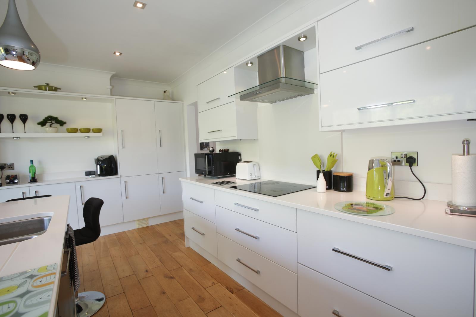 96 Far Banks Honley, Holmfirth, West Yorkshire HD9 6NW