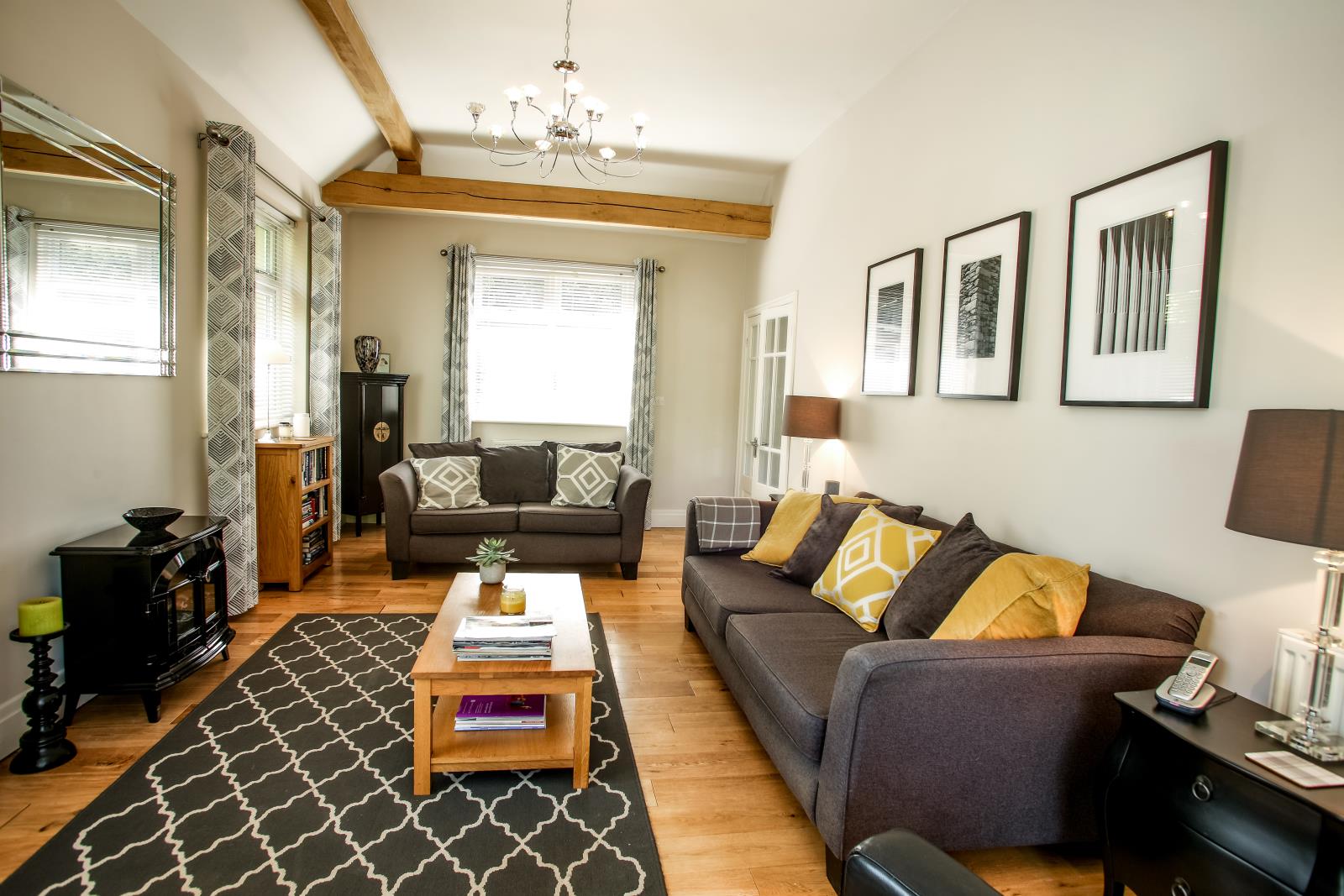 96 Far Banks Honley, Holmfirth, West Yorkshire HD9 6NW