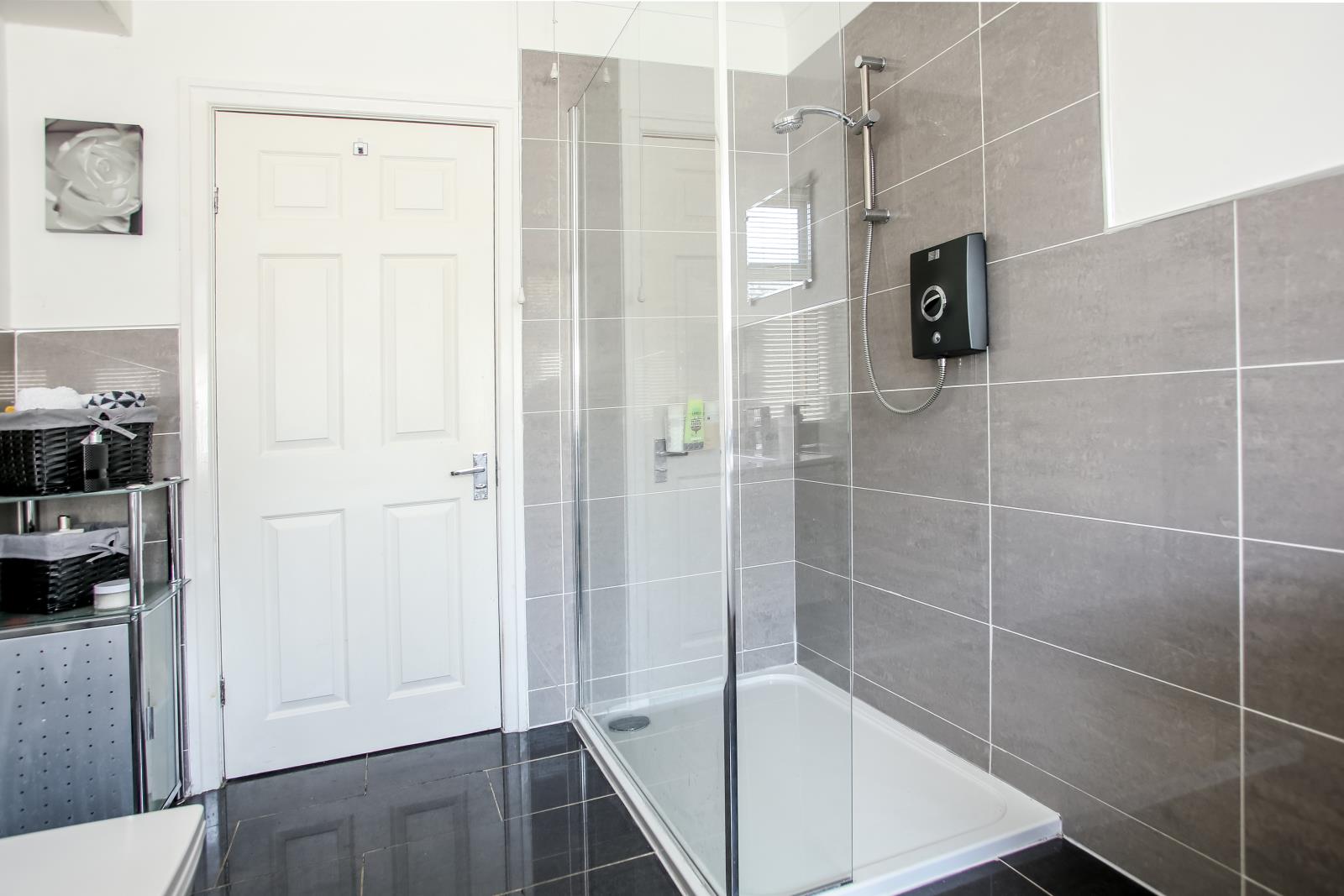 96 Far Banks Honley, Holmfirth, West Yorkshire HD9 6NW