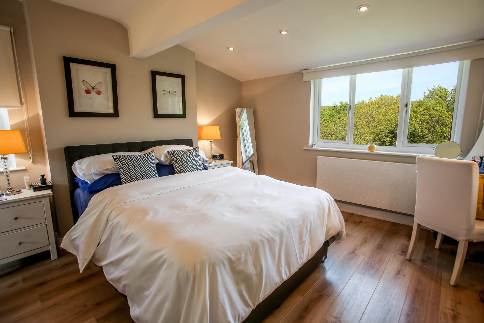 96 Far Banks Honley, Holmfirth, West Yorkshire HD9 6NW