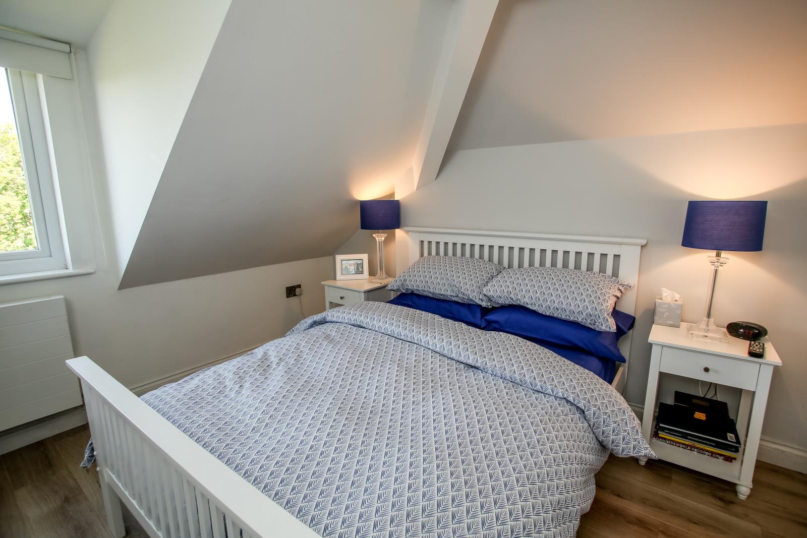 96 Far Banks Honley, Holmfirth, West Yorkshire HD9 6NW