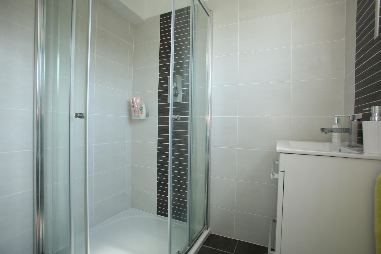 96 Far Banks Honley, Holmfirth, West Yorkshire HD9 6NW