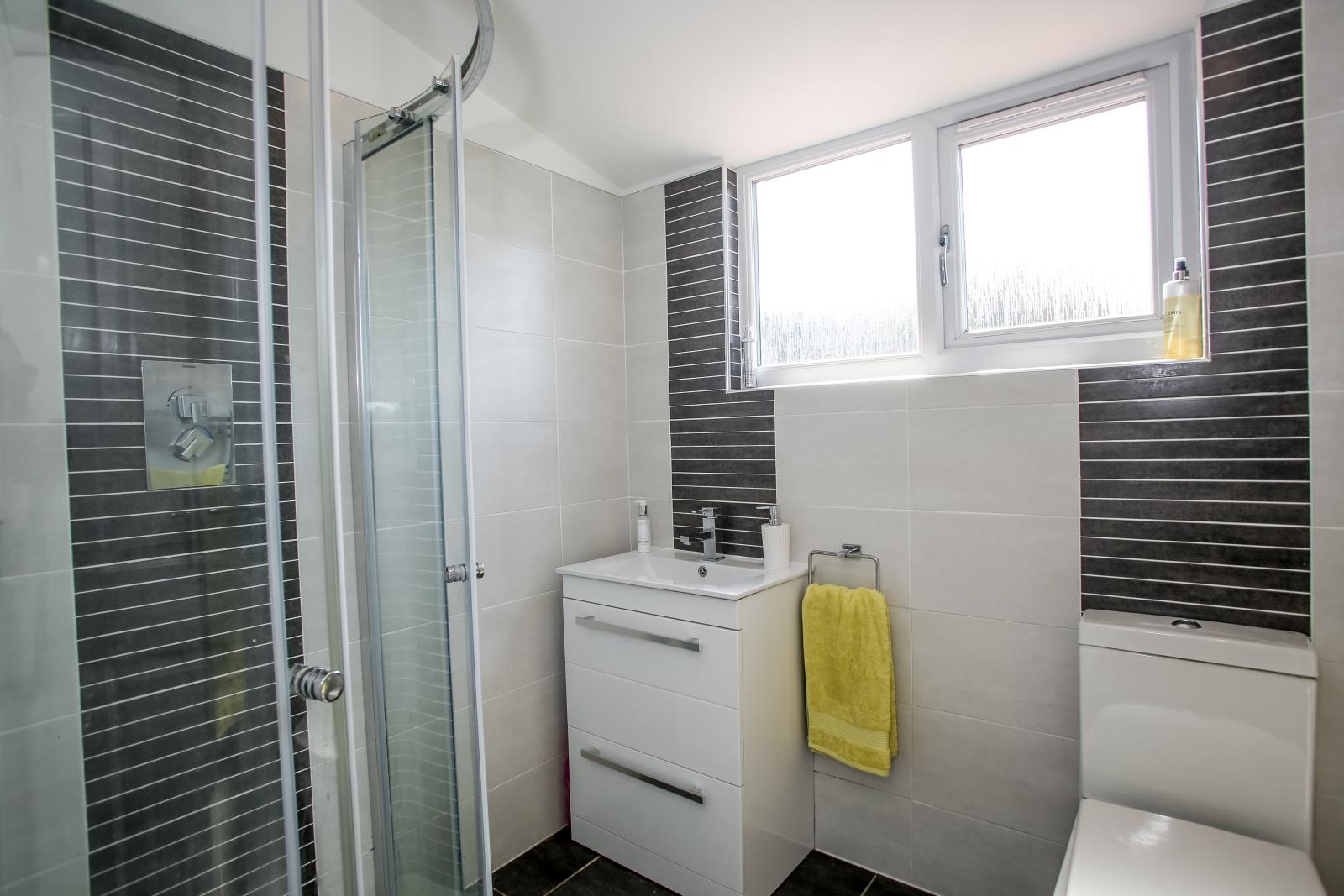96 Far Banks Honley, Holmfirth, West Yorkshire HD9 6NW
