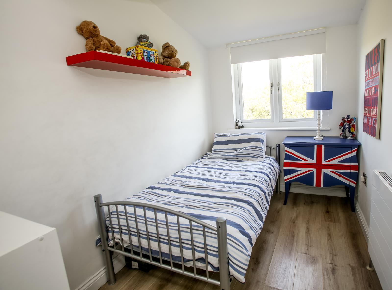 96 Far Banks Honley, Holmfirth, West Yorkshire HD9 6NW