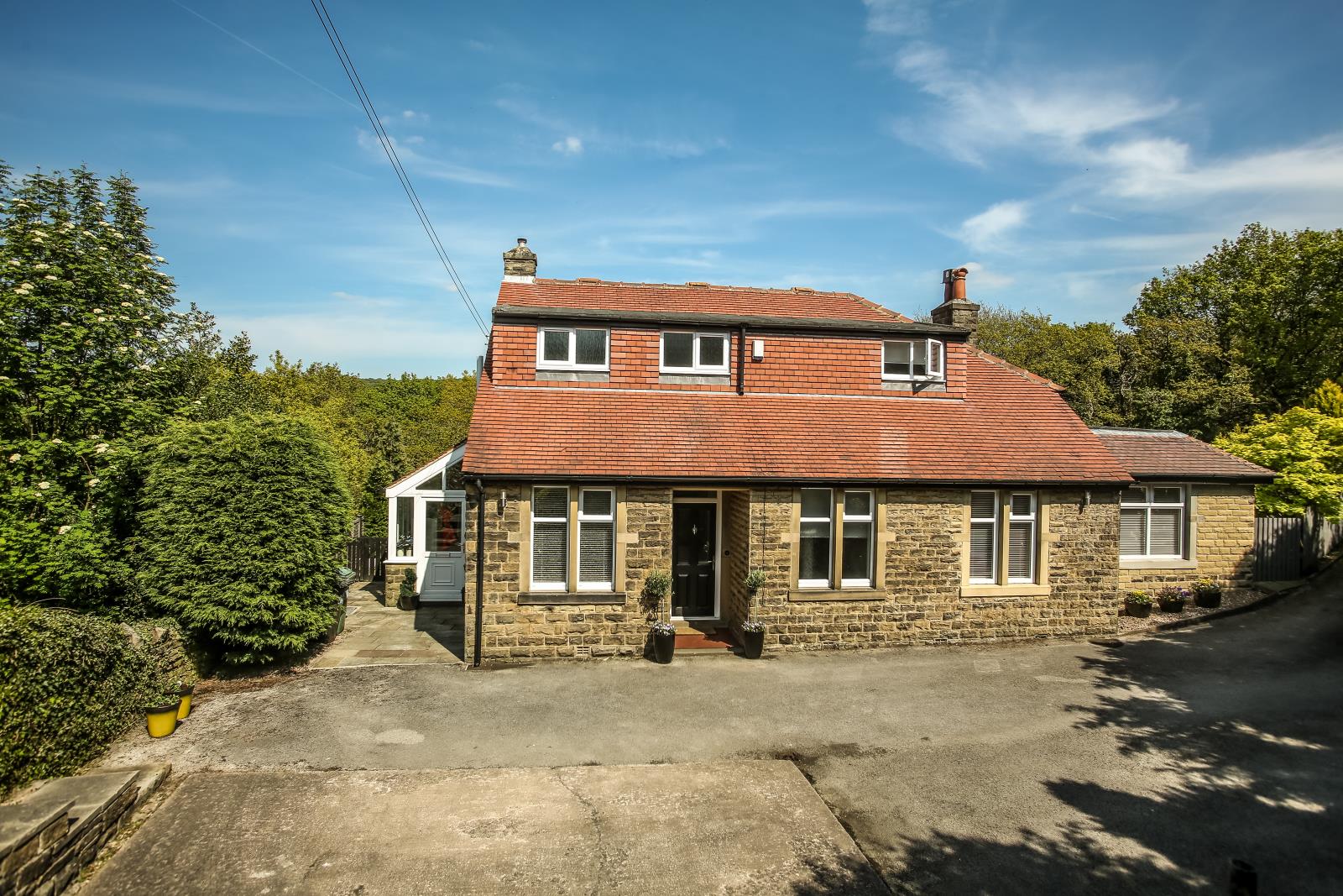 96 Far Banks Honley, Holmfirth, West Yorkshire HD9 6NW