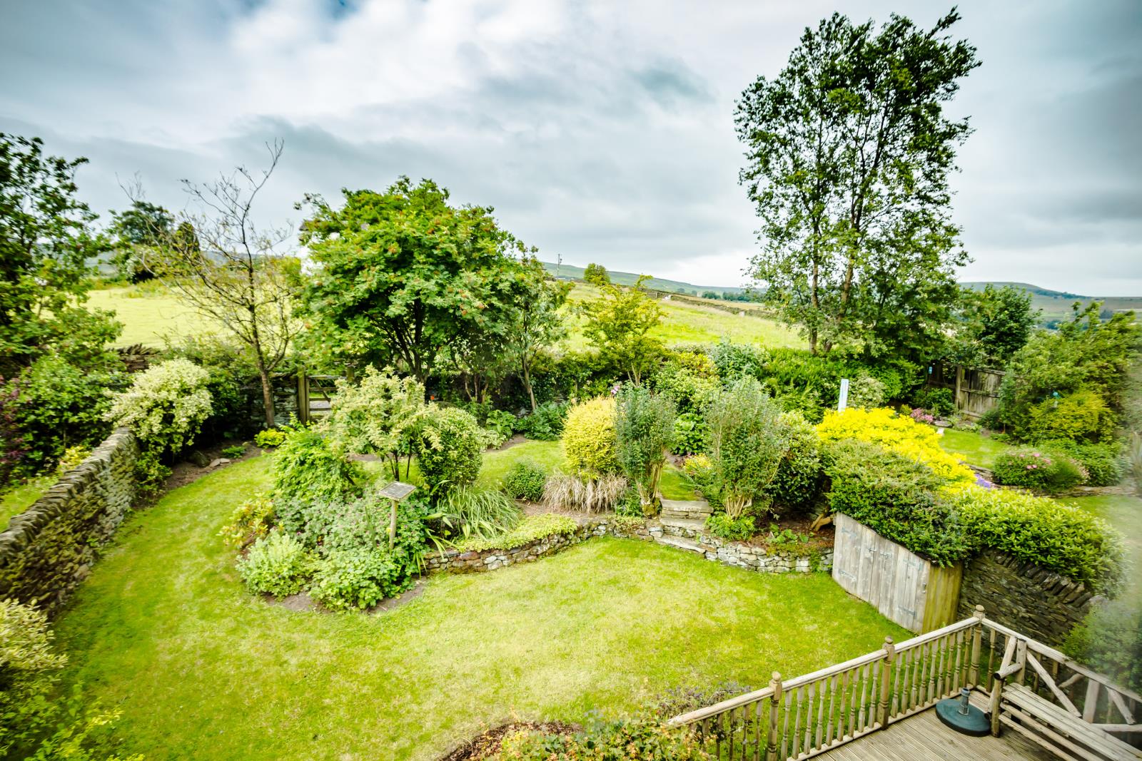 Heather Road, Meltham, Holmfirth, West Yorkshire HD9 4HT
