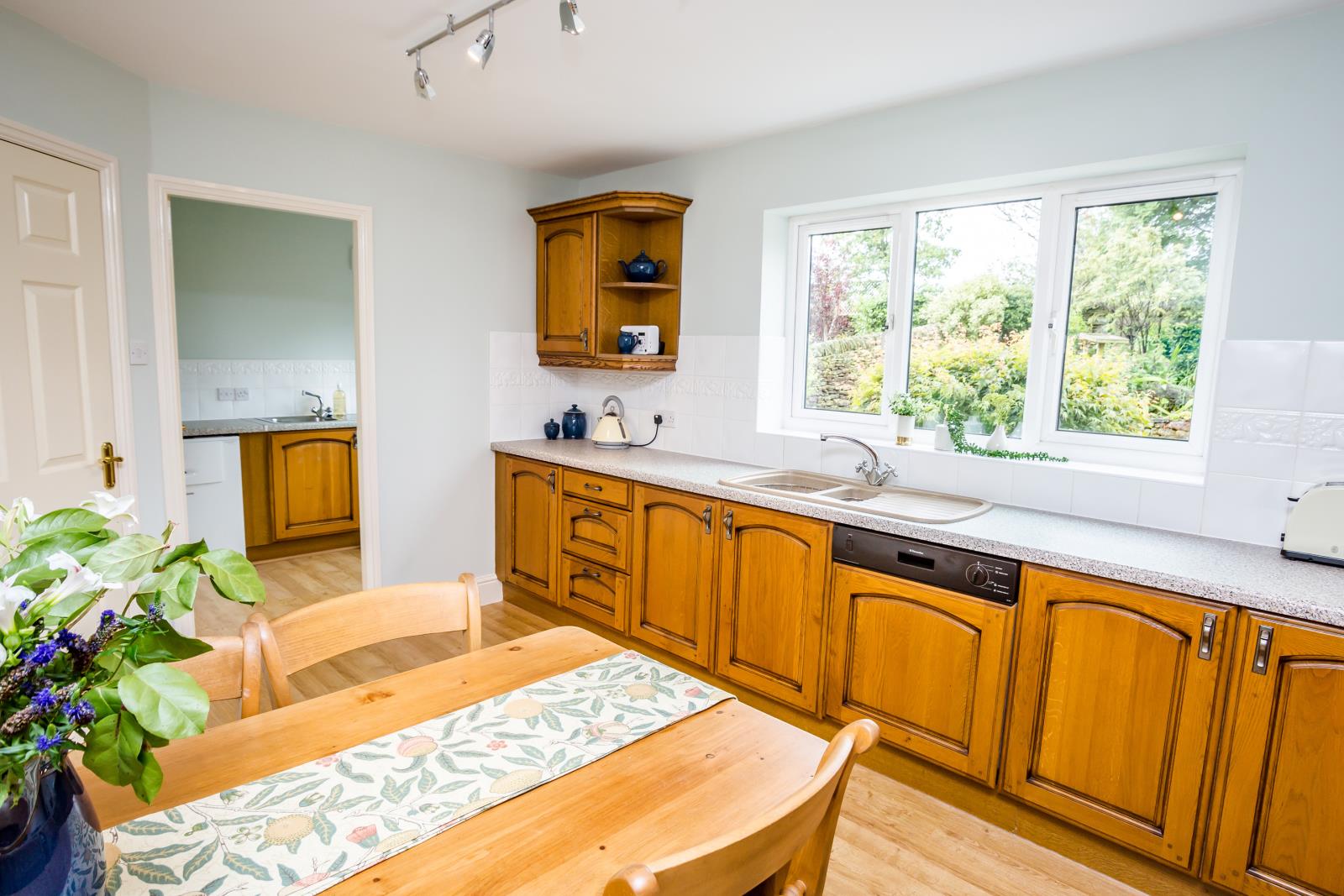 Heather Road, Meltham, Holmfirth, West Yorkshire HD9 4HT