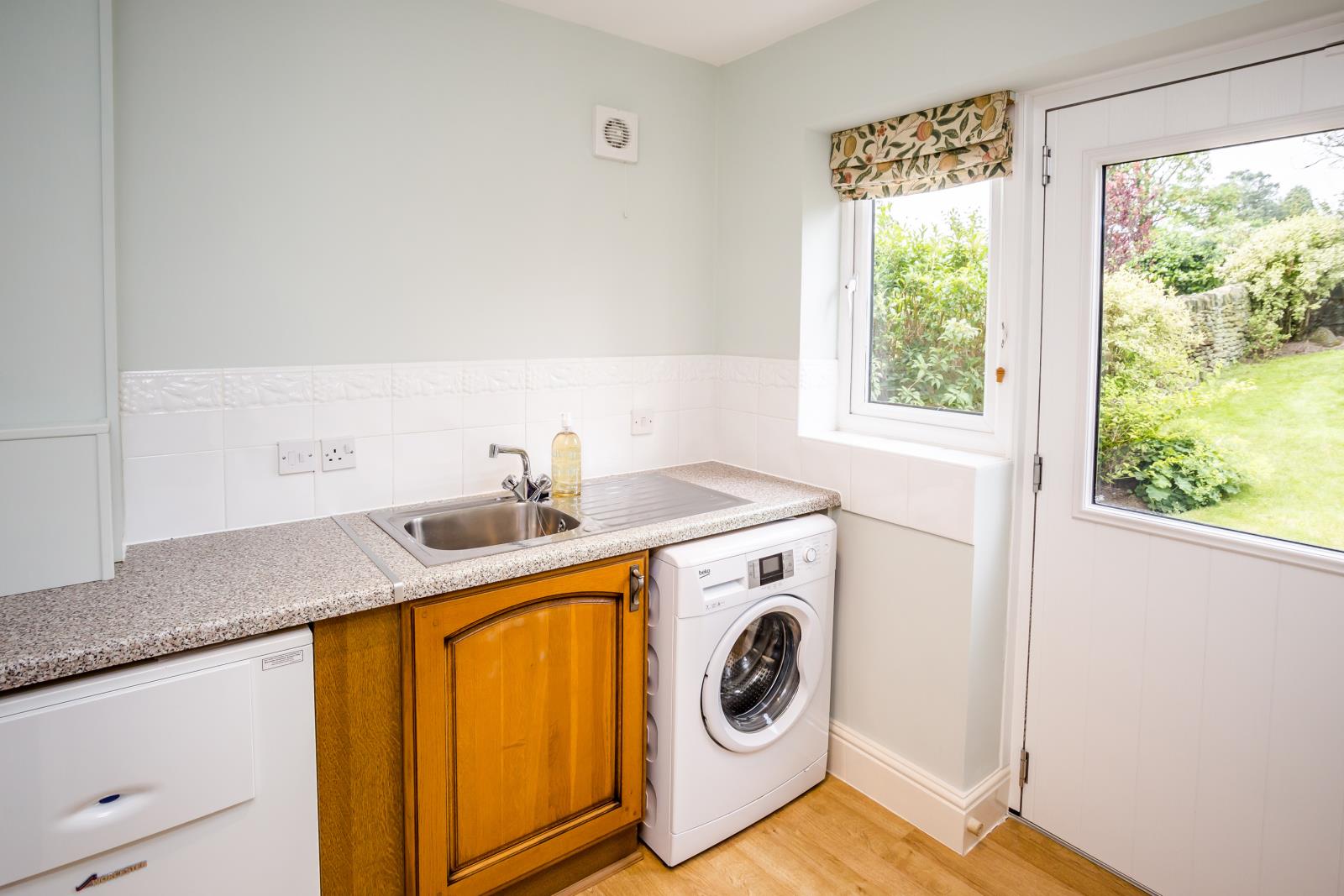 Heather Road, Meltham, Holmfirth, West Yorkshire HD9 4HT