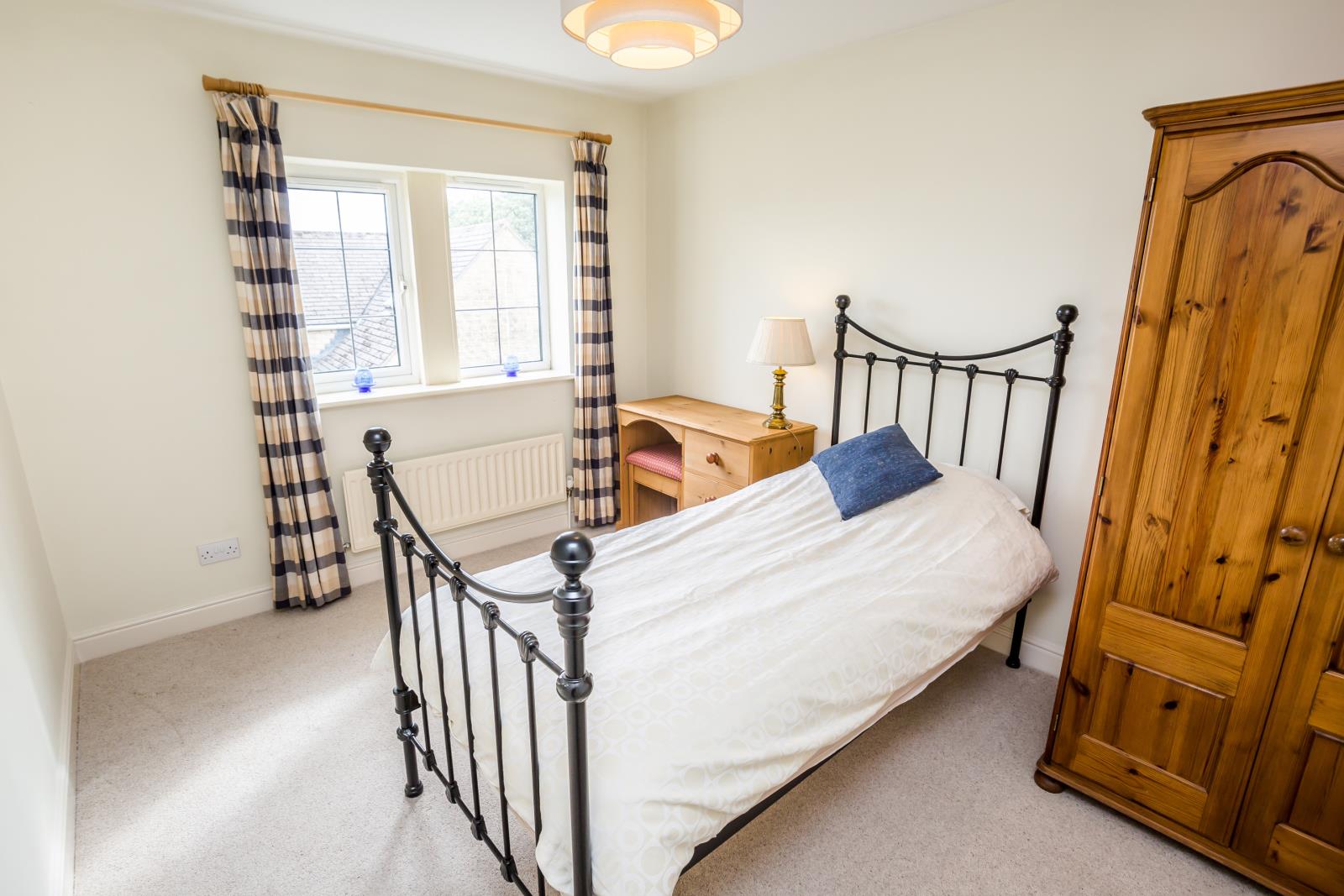 Heather Road, Meltham, Holmfirth, West Yorkshire HD9 4HT