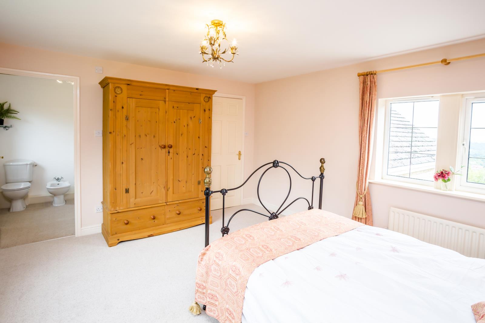 Heather Road, Meltham, Holmfirth, West Yorkshire HD9 4HT