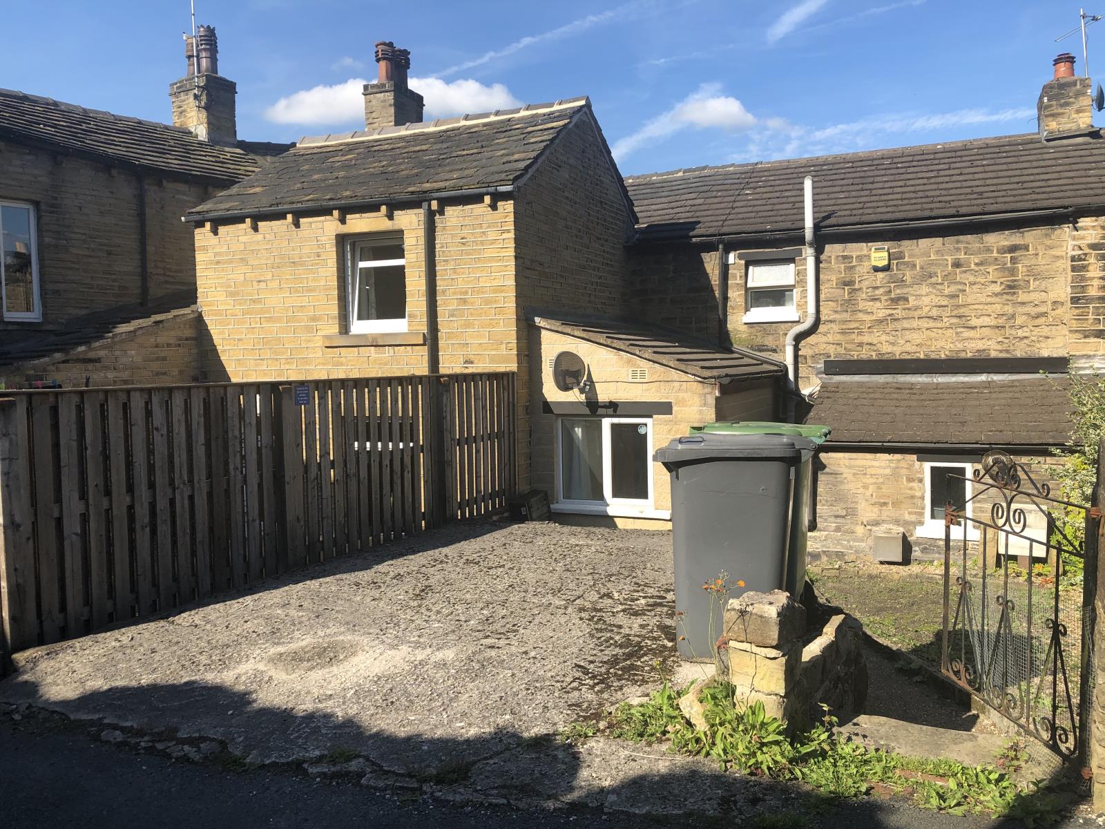 Armitage Road, Armitage Bridge HD4