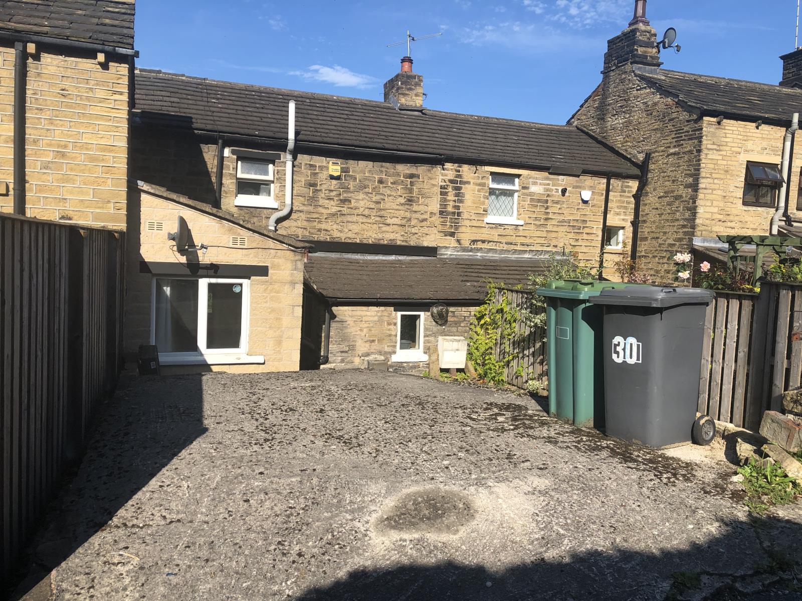 Armitage Road, Armitage Bridge HD4