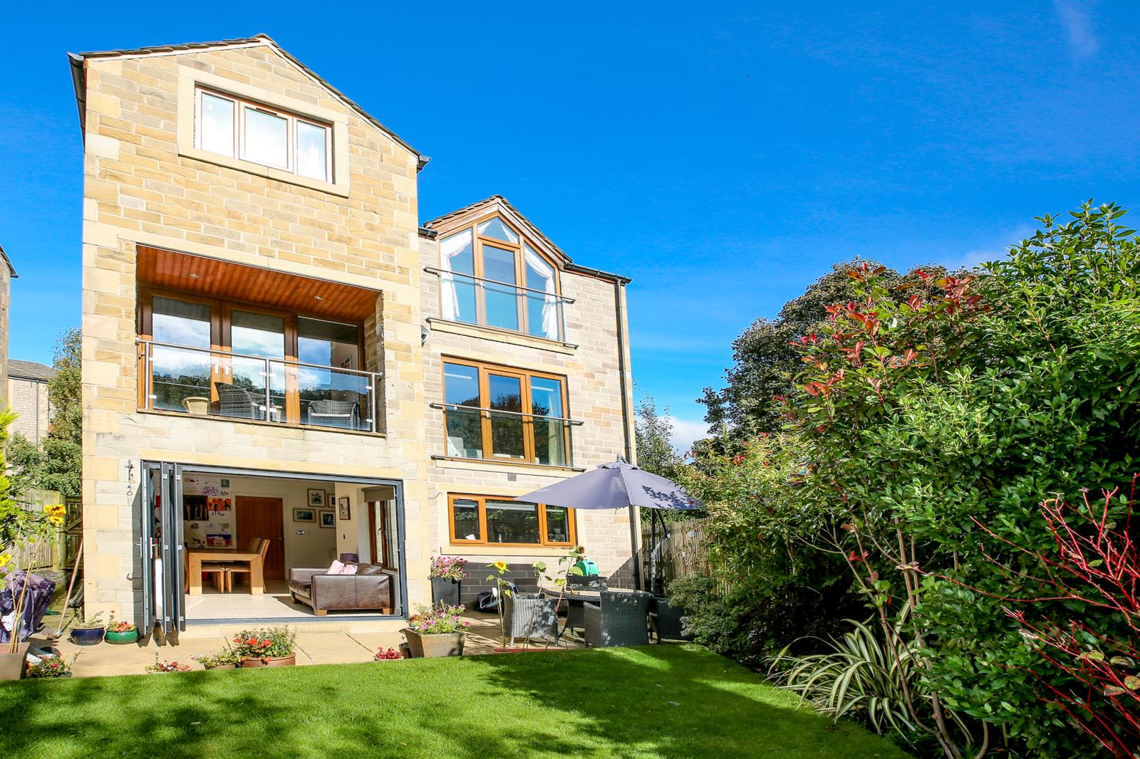 16 Victoria Mills, Holmfirth HD9 2TP