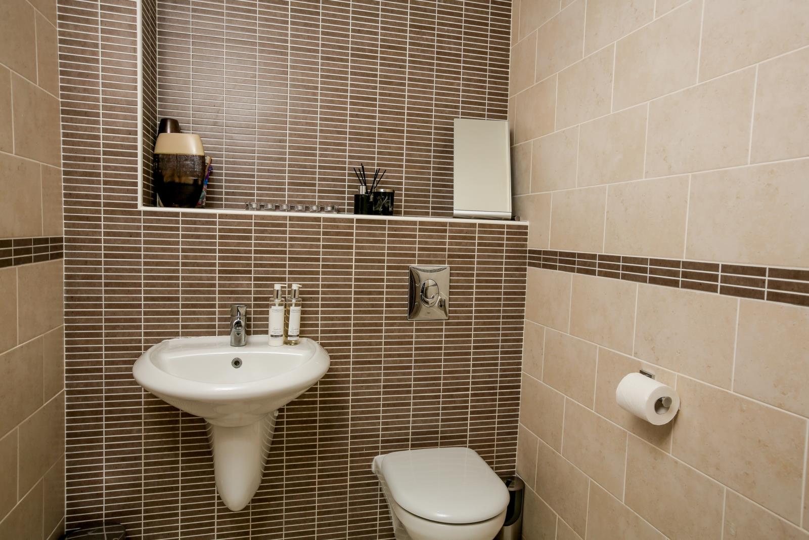 16 Victoria Mills, Holmfirth HD9 2TP