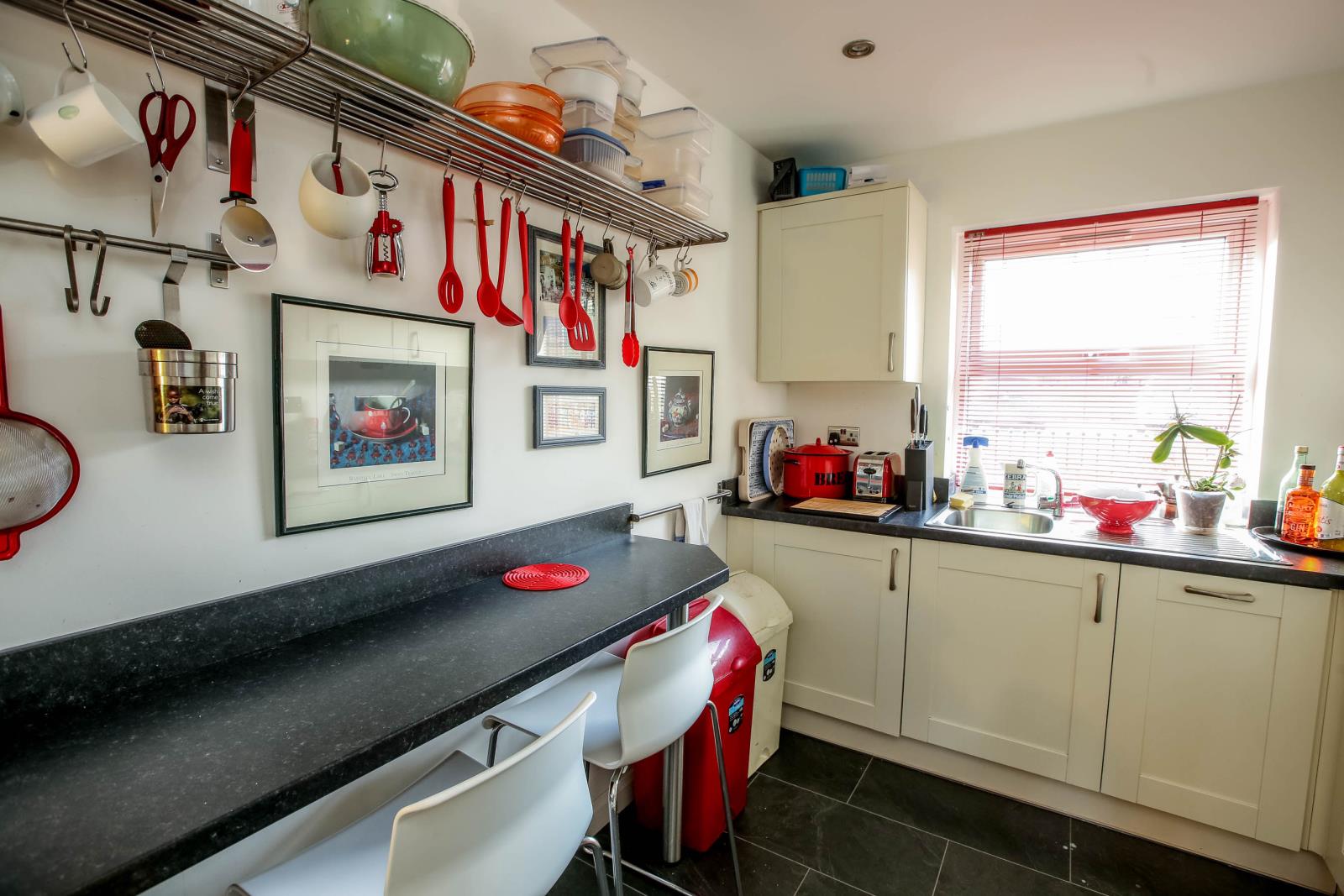 2 Bradshaw Gardens, Honley, Holmfirth, HD9 6BL