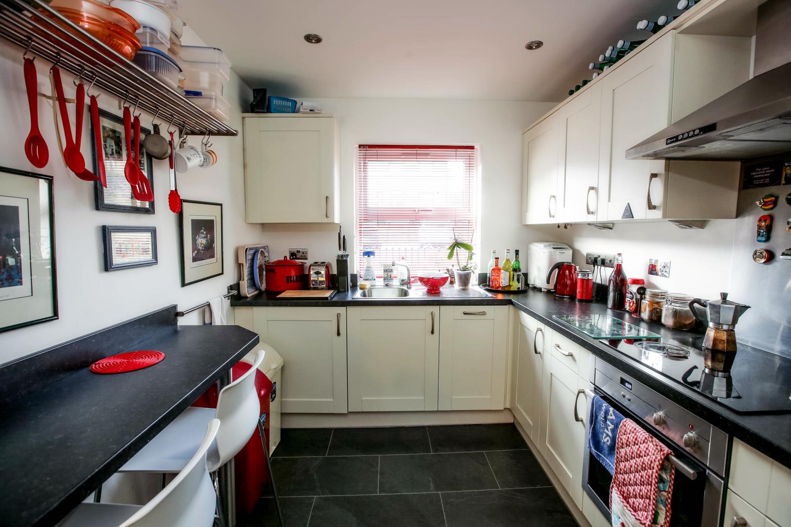 2 Bradshaw Gardens, Honley, Holmfirth, HD9 6BL
