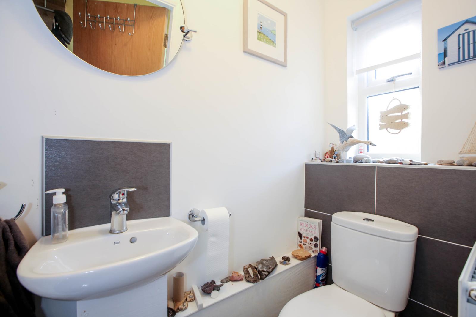 2 Bradshaw Gardens, Honley, Holmfirth, HD9 6BL