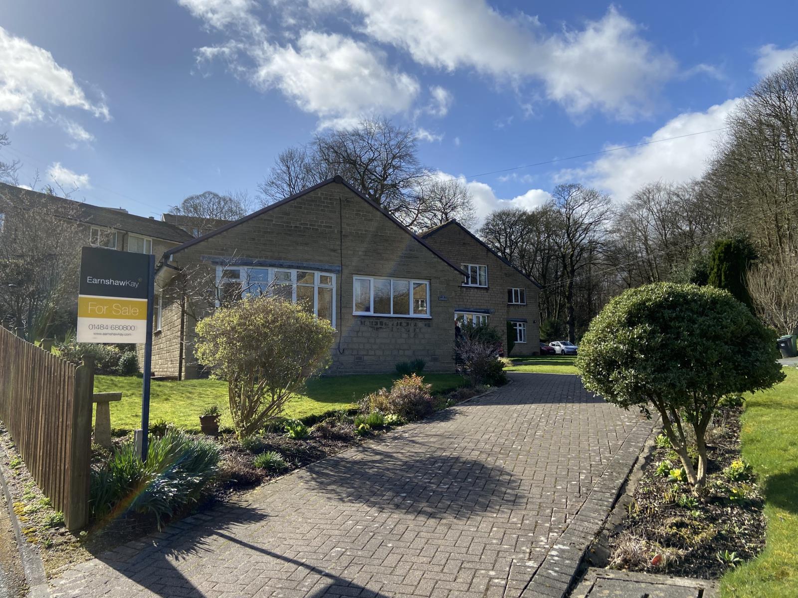 1 Lingwood Close, New Mill, Holmfirth, HD9 7NN
