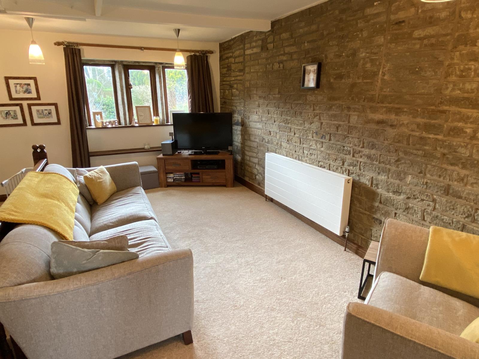 26 Cinderhills Road, Holmfirth, West Yorkshire, HD9 1EH
