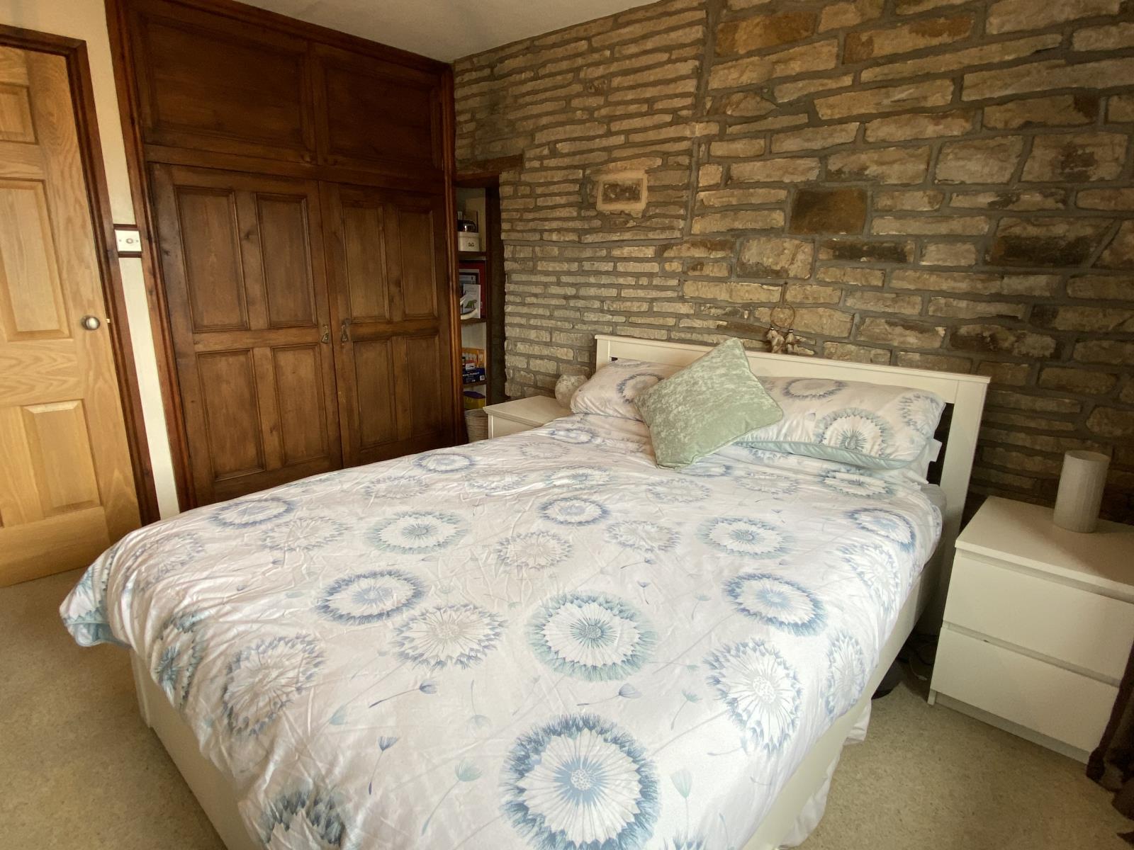 26 Cinderhills Road, Holmfirth, West Yorkshire, HD9 1EH