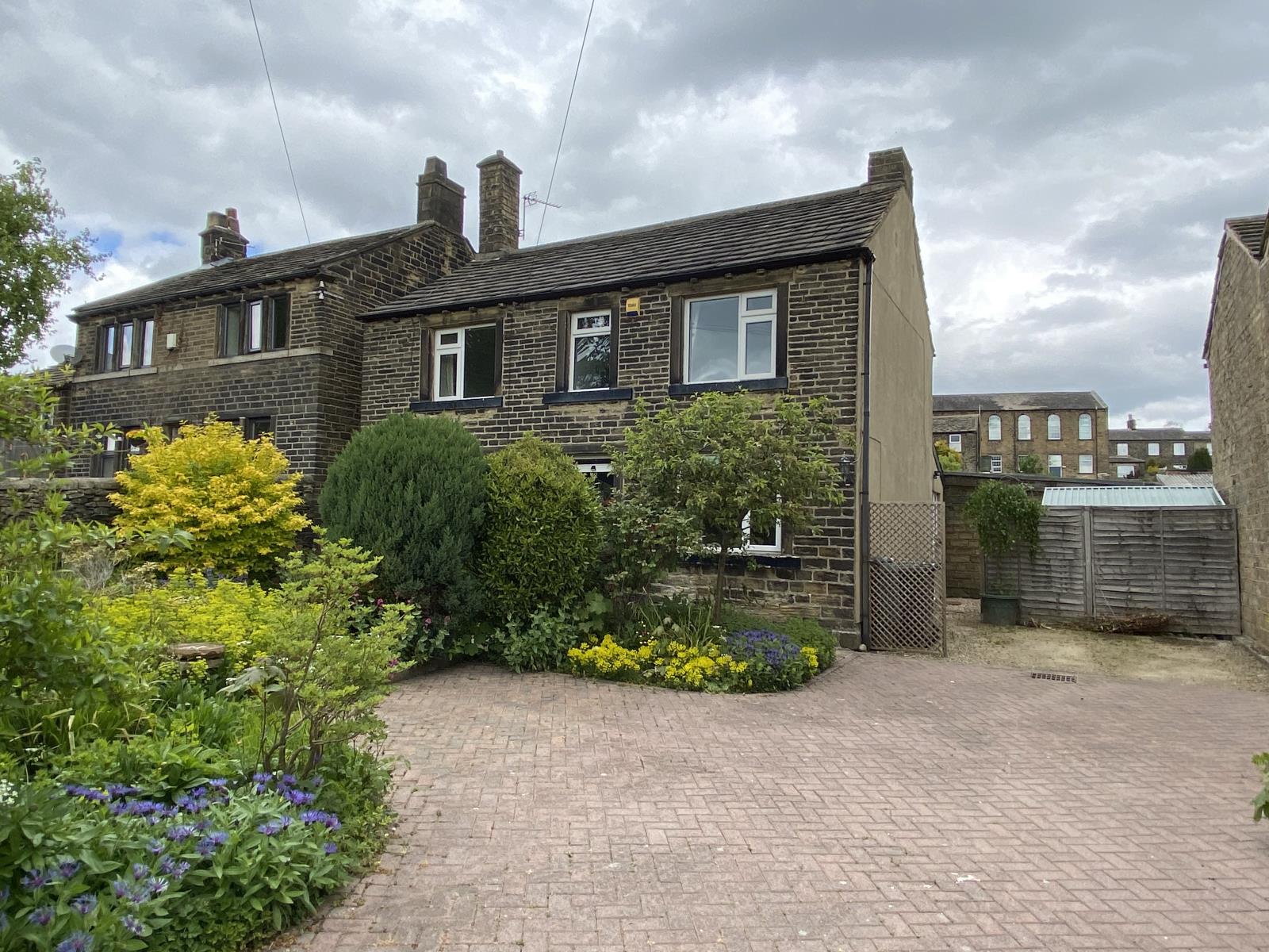 Laurel Cottage, Penistone Road Shelley, Huddersfield, HD8