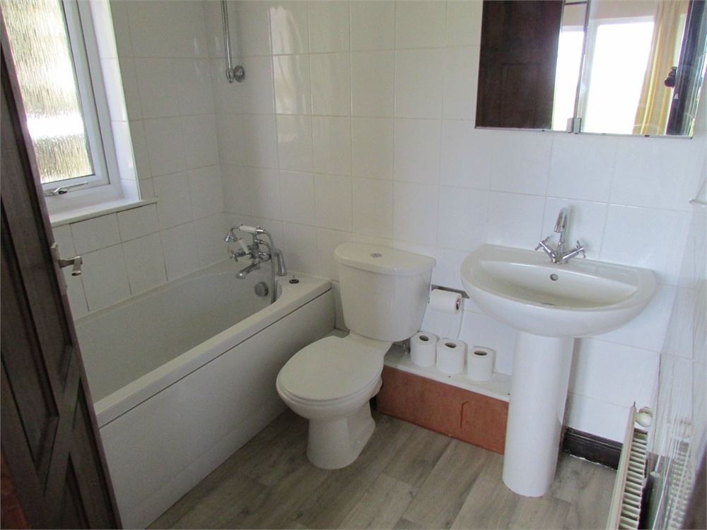 90 Cliff Road, Holmfirth, HD9 1UZ
