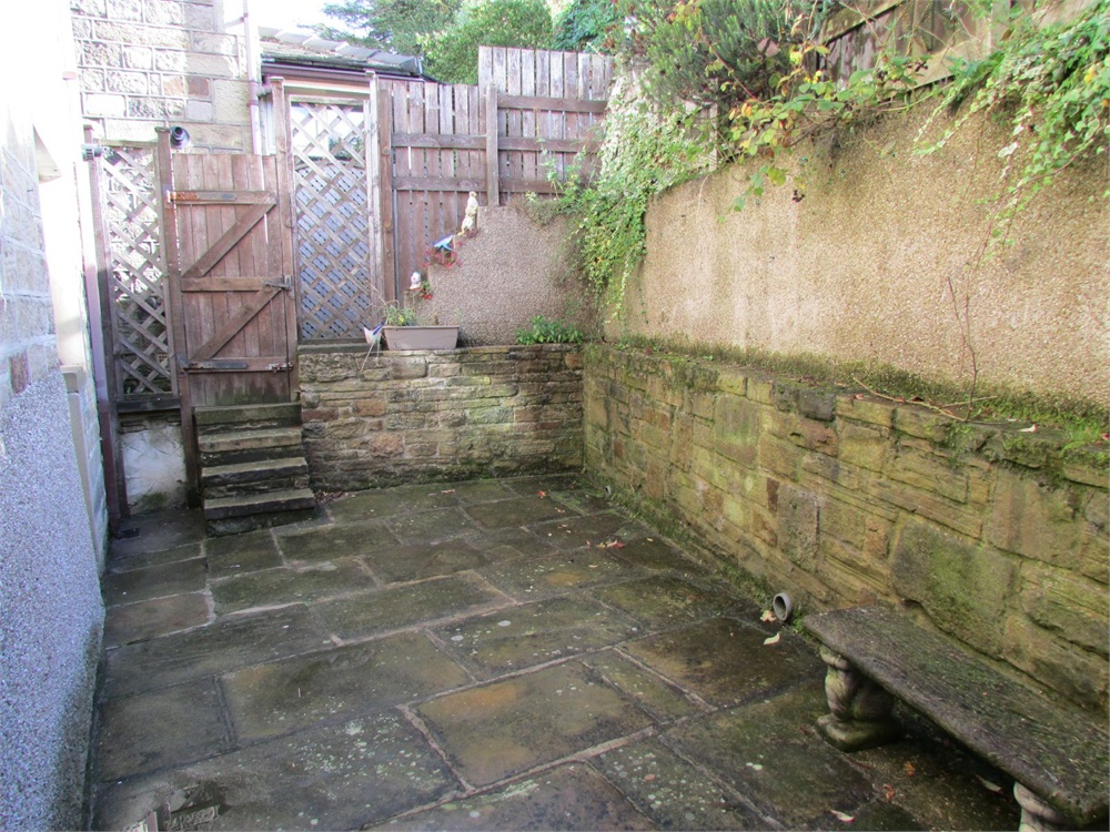 90 Cliff Road, Holmfirth, HD9 1UZ